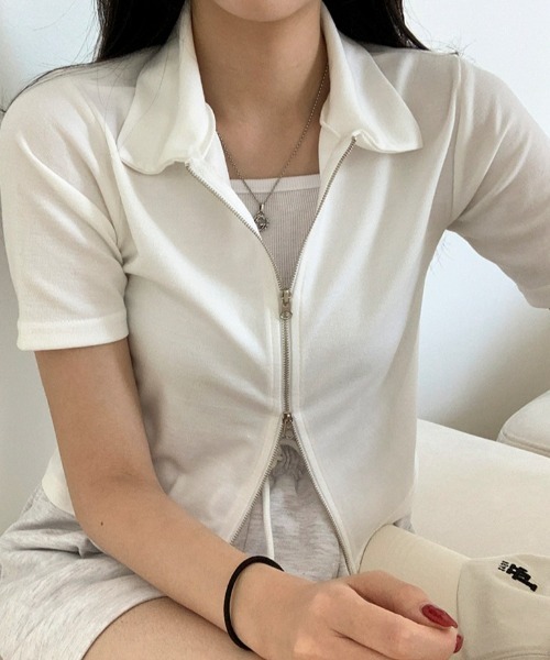 BEIDELLI（ベイデリー）の「[BELLIDE MADE] 2way襟付き半袖ジップアップ（Tシャツ/カットソー・レディース・ベージュ/アイボリー/ブラック/スカイブルー・FREE）」の2枚目の写真