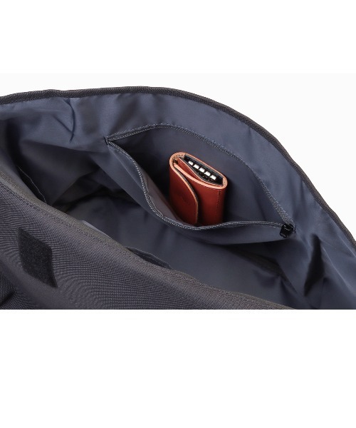 ZERO CRASH(ゼロクラッシュ)の「大容量ポリエステルメッセンジャーバッグ(メッセンジャーバッグ・メンズ・ベージュ/ブラック/ブルー/グレー/ネイビー・ONE SIZE)」の13枚目の写真