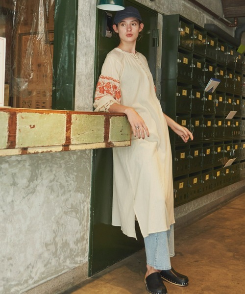 Unitage（ユニテージ）の「ぶどう刺繍ワンピース（ワンピース・レディース・ボルドー/ナチュラル・FREE）」の16枚目の写真