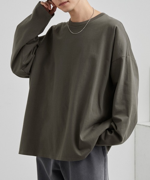 MONO-MART（モノマート）の「リラックスルーズベーシックT オーバーサイズ ラスティックコットン L/Sカットソー（Tシャツ/カットソー・メンズ・ホワイト/ブラック/ダークオリーブ/グレイッシュブルー/チャコール/ライトベージュ/ライトグレー/グレー系/ライトブルー/オリーブ/スモークピンク/パープル/ベージュ/ライトブラウン/ブラウン/ダークネイビー/スモークグレー/ライトグリーン/チェリーレッド/ダークブラウン/ダークブルー・M/L/S/XL）」の4枚目の写真