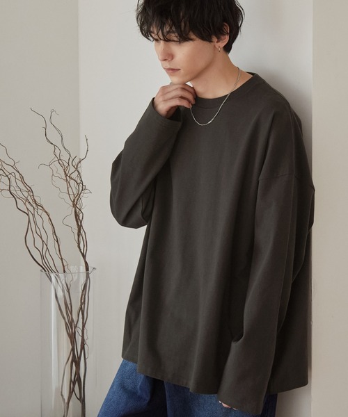 MONO-MART（モノマート）の「リラックスルーズベーシックT オーバーサイズ ラスティックコットン L/Sカットソー（Tシャツ/カットソー・メンズ・ホワイト/ブラック/ダークオリーブ/グレイッシュブルー/チャコール/ライトベージュ/ライトグレー/グレー系/ライトブルー/オリーブ/スモークピンク/パープル/ベージュ/ライトブラウン/ブラウン/ダークネイビー/スモークグレー/ライトグリーン/チェリーレッド/ダークブラウン/ダークブルー・M/L/S/XL）」の7枚目の写真