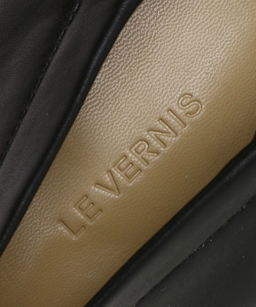 LE VERNIS(ル・ベルニ)の「LE VERNIS ギャザースクエアパンプス(パンプス・レディース・ホワイト/ブラック・23㎝/24㎝/23.5㎝/24.5㎝)」の12枚目の写真