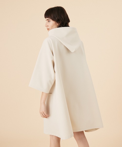 ESTNATION(エストネーション)の「COLUMN / ダブルクロスフーディーワンピース(ワンピース・レディース・ライトベージュ/ネイビー・38/36)」の7枚目の写真