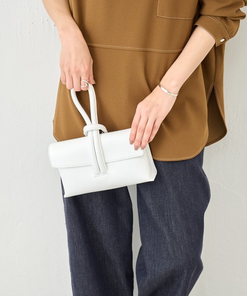 BEARDSLEY(ビアズリー)の「【新色オフホワイト入荷・先行販売】本革なのに軽量・イタリア製老舗メーカーのHERNAN バッグ(ハンドバッグ・レディース・グレー/オフホワイト/キャメル/グリーン・FREE)」の5枚目の写真