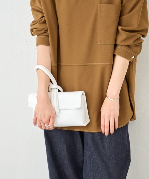 BEARDSLEY(ビアズリー)の「【新色オフホワイト入荷・先行販売】本革なのに軽量・イタリア製老舗メーカーのHERNAN バッグ(ハンドバッグ・レディース・グレー/オフホワイト/キャメル/グリーン・FREE)」の11枚目の写真