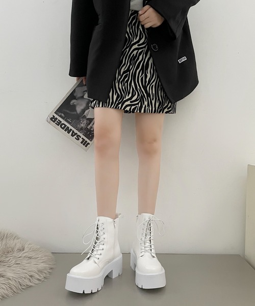 Shoes in Closet(シューズインクローゼット)の「厚底 プラットフォーム バルキーソール レースアップ ブーツ 957(ブーツ・レディース・ホワイト/ブラック・#5/#6/#4/#3/#2)」の5枚目の写真