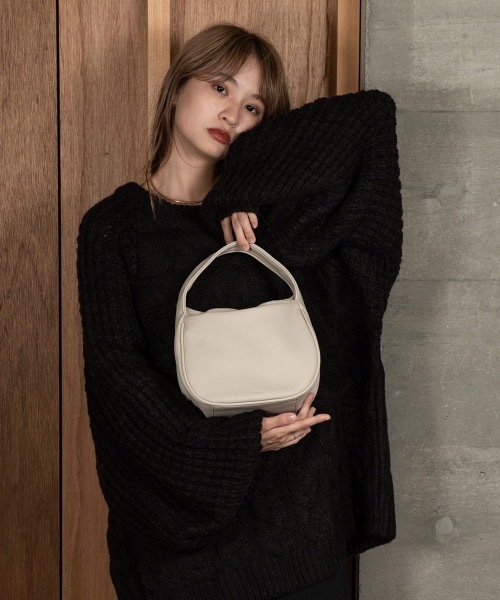 Amiur（エミレ）の「change pattern volume knit（ニット/セーター・レディース・ベージュ/アイボリー/ブラック・FREE）」の4枚目の写真