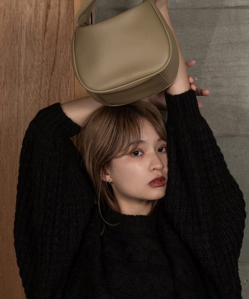 Amiur（エミレ）の「change pattern volume knit（ニット/セーター・レディース・ベージュ/アイボリー/ブラック・FREE）」の6枚目の写真