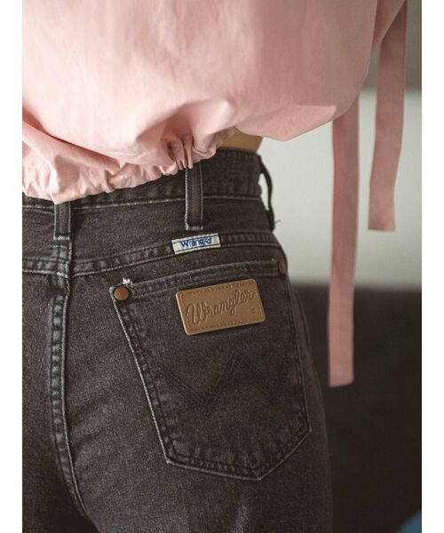 Ungrid（アングリッド）の「Wrangler別注 カラーストレートデニム（デニムパンツ・レディース・ブラック/ブラウン・24inch/25inch/26inch）」の16枚目の写真
