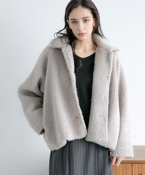 LAKOLE（ラコレ）の「ボアショートブルゾン / 174823（その他アウター・レディース・アイボリー/ブラック/サンドグレー・SMALL/MEDIUM）」の3枚目の写真