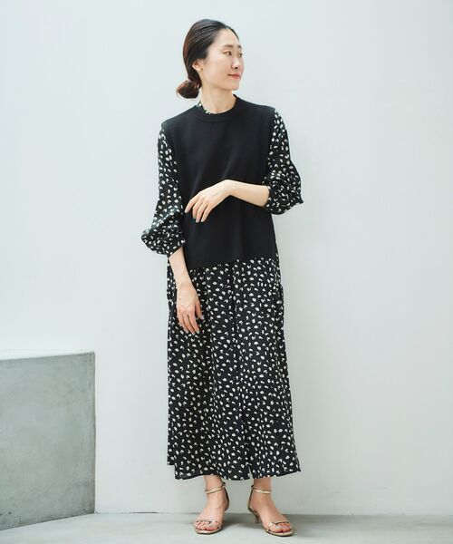 le.coeur blanc（ルクールブラン）の「レイヤードニットフラワーワンピース（ワンピース・レディース・ブラック系その他/ブルー系その他2・38）」の2枚目の写真