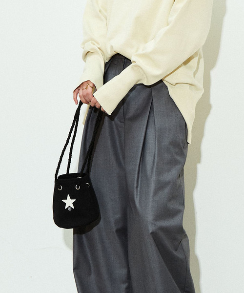 CONVERSE TOKYO（コンバーストウキョウ）の「ミニバケットバッグ（ショルダーバッグ・レディース・チャコールグレー/アイボリー/ブラック・FREE）」の10枚目の写真