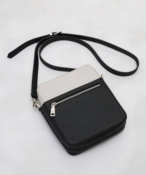 tk.TAKEO KIKUCHI（ティーケータケオキクチ）の「バイカラースクエアボックスショルダーバッグ（ショルダーバッグ）」 WEAR