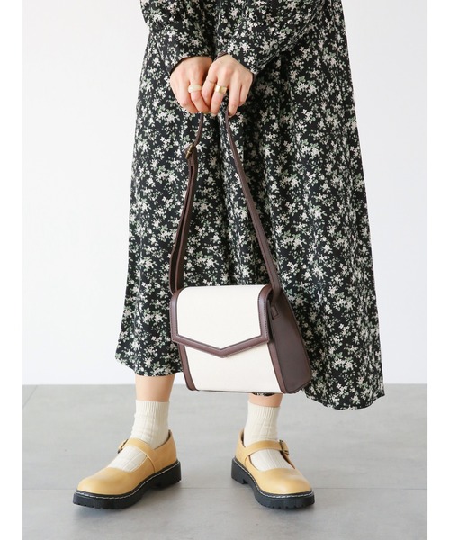 ehka sopo（エヘカソポ）の「キャンバスパイピングショルダーバッグ（ハンドバッグ・レディース・キャメル/ブラック/ブラウン・ﾌﾘ-）」の7枚目の写真