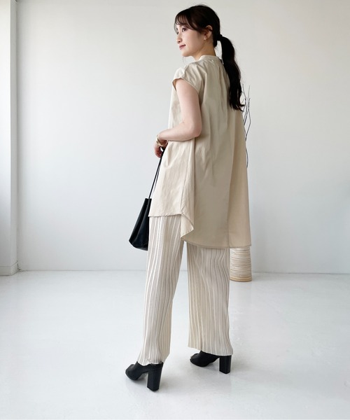 Meli rich（メリーリッチ）の「ピンタックノースリーブブラウス（シャツ/ブラウス・レディース・オフホワイト/ネイビー/ベージュ/レッド・MEDIUM）」の20枚目の写真