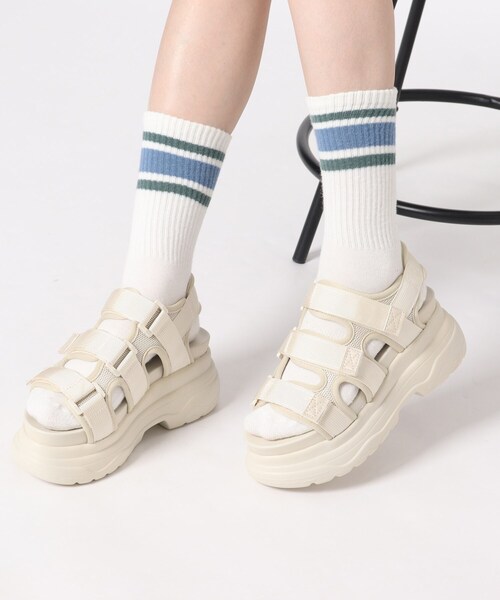 cs T&P(シーエスティーアンドピー)の「軽量厚底2段ソール スポーツサンダル(サンダル・レディース・ブラック/アイボリー・LL/S/M/L)」の19枚目の写真