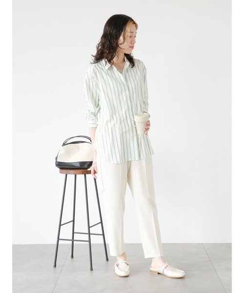 Samansa Mos2 blue（サマンサモスモスブルー）の「【接触冷感】マルチスタイルシャツ（シャツ/ブラウス・レディース・ブラック/ネイビー/オフホワイト/サックスブルー/イエロー/グリーン/チャコール・MEDIUM/LARGE）」の8枚目の写真