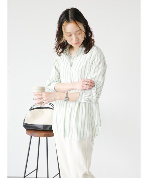 Samansa Mos2 blue（サマンサモスモスブルー）の「【接触冷感】マルチスタイルシャツ（シャツ/ブラウス・レディース・ブラック/ネイビー/オフホワイト/サックスブルー/イエロー/グリーン/チャコール・MEDIUM/LARGE）」の15枚目の写真