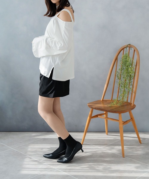 NinaetLina(ニナエリナ)の「肩出しVネックTシャツ(Tシャツ/カットソー・レディース・グレー/ホワイト/ブラック・FREE)」の12枚目の写真