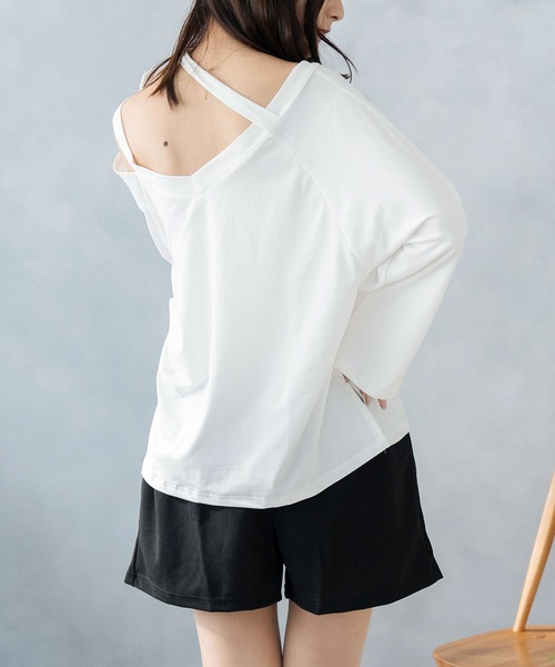 NinaetLina(ニナエリナ)の「肩出しVネックTシャツ(Tシャツ/カットソー・レディース・グレー/ホワイト/ブラック・FREE)」の15枚目の写真