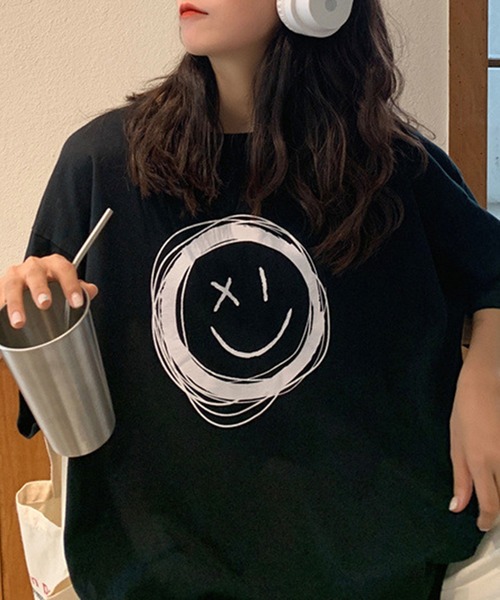 DiamondHearts（ダイヤモンドハーツ）の「スマイリープリントTシャツ（Tシャツ/カットソー・レディース・ブラック/ホワイト・FREE/LARGE）」の2枚目の写真