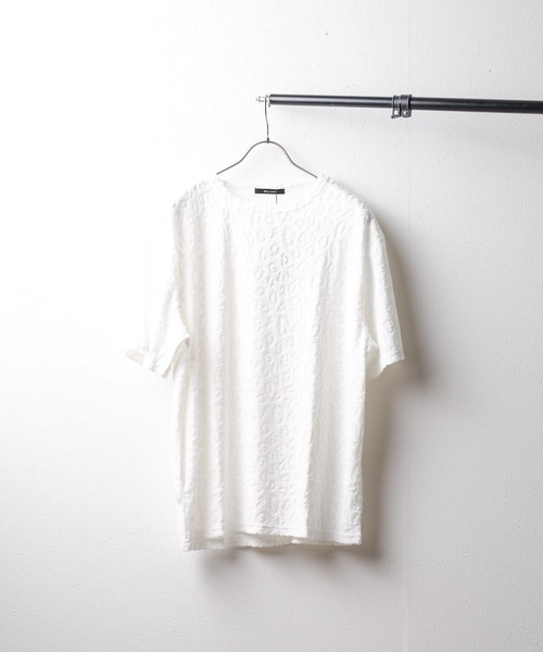 Bling Leads(ブリングリーズ)の「★Bling leads★ レオパード柄クルーネックTシャツ(Tシャツ/カットソー・レディース・ブラック/ホワイト/ブルー・LARGE/MEDIUM)」の2枚目の写真