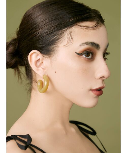 EVRIS（エヴリス）の「MARBLE HOOPピアス（ピアス（両耳用）・レディース・グリーン/ホワイト・FREE）」の2枚目の写真