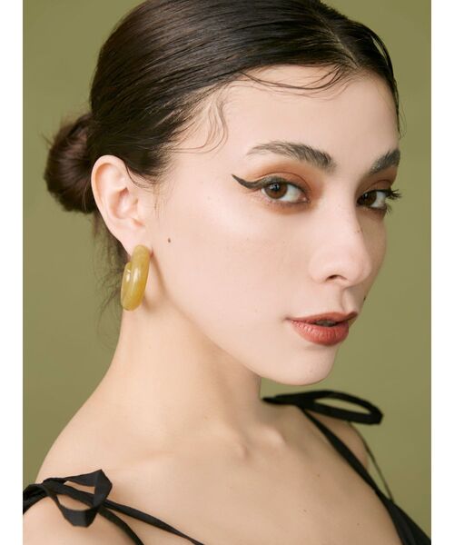 EVRIS（エヴリス）の「MARBLE HOOPピアス（ピアス（両耳用）・レディース・グリーン/ホワイト・FREE）」の4枚目の写真