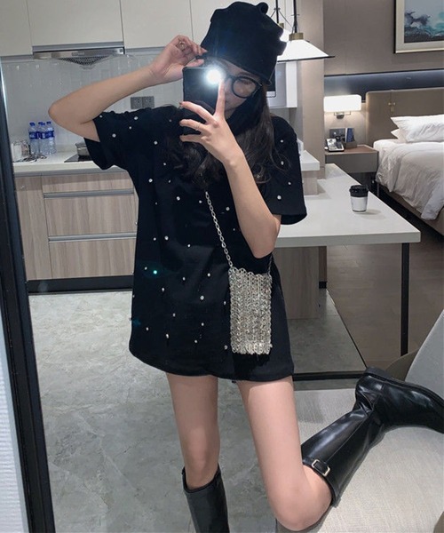 GLAMOROUS JANE(グラマラスジェーン)の「ビジューオーバーサイズTシャツ(Tシャツ/カットソー・レディース・ホワイト/ブラック・FREE)」の4枚目の写真