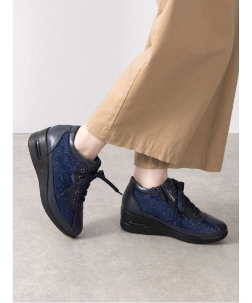 Realta（レアルタ）の「Realta(レアルタ)5cmヒール防滑幅広3Eウエッジソールコンフォートシューズ（パンプス・レディース・グレー/ブラック/シルバー/ブラック系その他/ネイビー・23.5/24.5/23/22.5/24）」の4枚目の写真