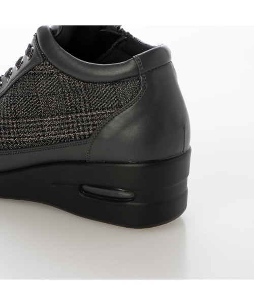 Realta（レアルタ）の「Realta(レアルタ)5cmヒール防滑幅広3Eウエッジソールコンフォートシューズ（パンプス・レディース・グレー/ブラック/シルバー/ブラック系その他/ネイビー・23.5/24.5/23/22.5/24）」の20枚目の写真