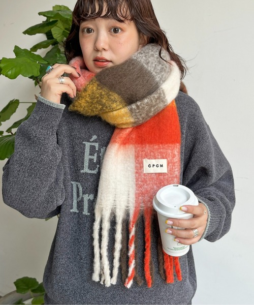 CPCM(シーピーシーエム)の「バルキーブロックチェックマフラー(マフラー・メンズ・オレンジ/ブラック・FREE)」の2枚目の写真