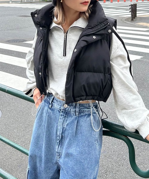 INGNI（イング）の「クロップド丈中綿ベスト（ベスト・レディース・ブラック/オフホワイト/チャコールグレー・M）」の8枚目の写真