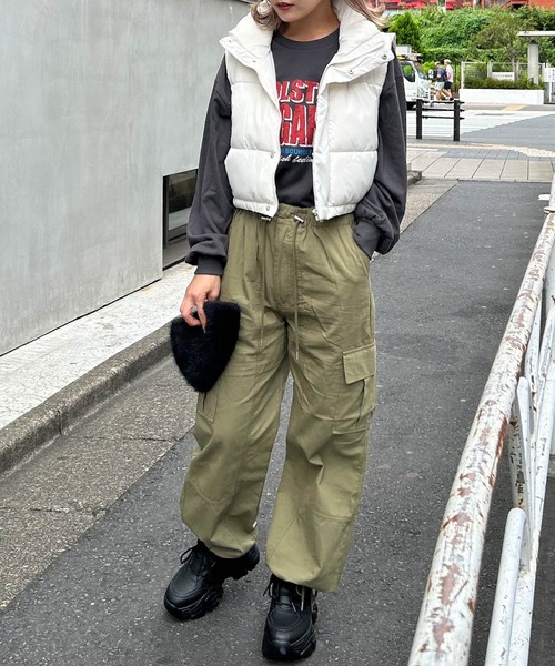 INGNI（イング）の「クロップド丈中綿ベスト（ベスト・レディース・ブラック/オフホワイト/チャコールグレー・M）」の4枚目の写真