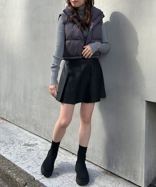 INGNI（イング）の「クロップド丈中綿ベスト（ベスト・レディース・ブラック/オフホワイト/チャコールグレー・M）」の19枚目の写真