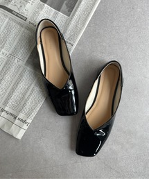 Thevon（ゼボン）の「Vカットパンプス（パンプス）」