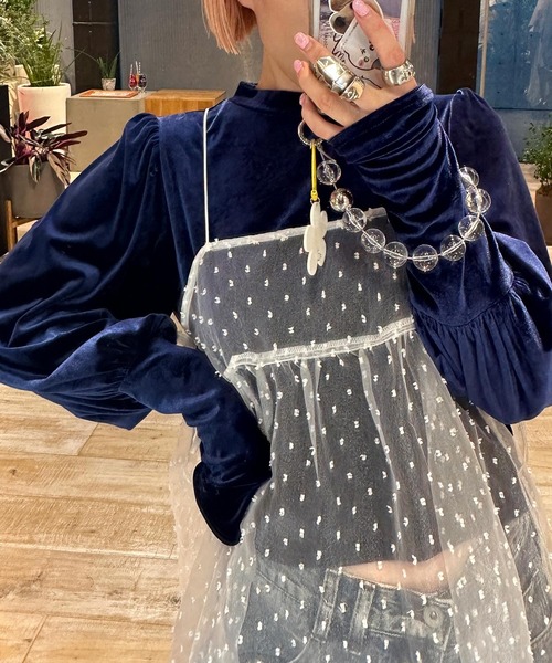 Alley by w closet（アリーバイダブルクローゼット）の「【Alley】マットベロアボリューム袖ハイネックプルオーバー（Tシャツ/カットソー・レディース・オレンジ系/ネイビー・FREE）」の2枚目の写真