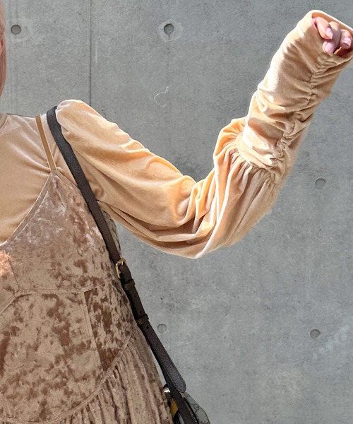 Alley by w closet（アリーバイダブルクローゼット）の「【Alley】マットベロアボリューム袖ハイネックプルオーバー（Tシャツ/カットソー・レディース・オレンジ系/ネイビー・FREE）」の9枚目の写真