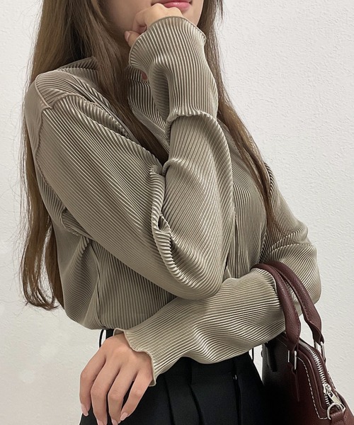 nouvellemoi（ヌーベルモイ）の「2wayメロープリーツハイネックトップス（Tシャツ/カットソー・レディース・グレイッシュベージュ/ブラック/グレー/アイボリー・S/L/M）」の5枚目の写真