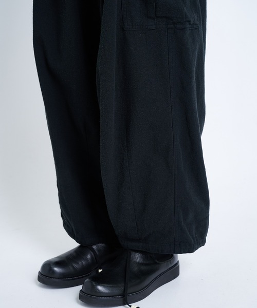 FACCIES（ファチーズ）の「【FACCIES/ファッチーズ】Silk Nep Wide Tuck Cargo Pt（カーゴパンツ・メンズ・ブラック/レッド・1/2）」の19枚目の写真