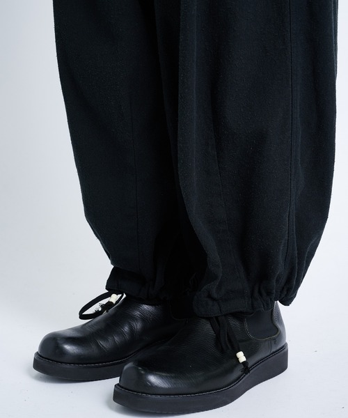 FACCIES（ファチーズ）の「【FACCIES/ファッチーズ】Silk Nep Wide Tuck Cargo Pt（カーゴパンツ・メンズ・ブラック/レッド・1/2）」の18枚目の写真