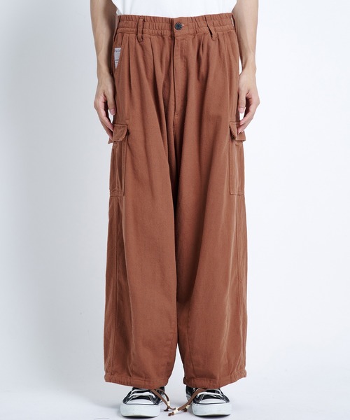 FACCIES（ファチーズ）の「【FACCIES/ファッチーズ】Silk Nep Wide Tuck Cargo Pt（カーゴパンツ・メンズ・ブラック/レッド・1/2）」の15枚目の写真