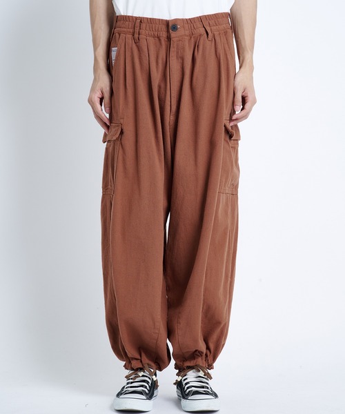 FACCIES（ファチーズ）の「【FACCIES/ファッチーズ】Silk Nep Wide Tuck Cargo Pt（カーゴパンツ・メンズ・ブラック/レッド・1/2）」の14枚目の写真