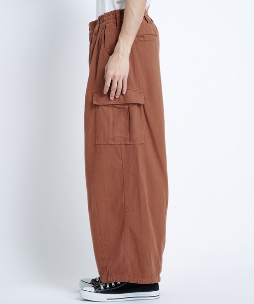 FACCIES（ファチーズ）の「【FACCIES/ファッチーズ】Silk Nep Wide Tuck Cargo Pt（カーゴパンツ・メンズ・ブラック/レッド・1/2）」の13枚目の写真