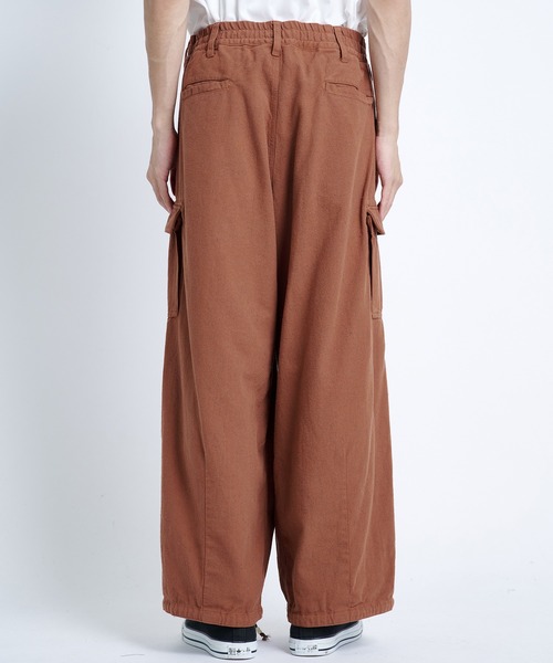FACCIES（ファチーズ）の「【FACCIES/ファッチーズ】Silk Nep Wide Tuck Cargo Pt（カーゴパンツ・メンズ・ブラック/レッド・1/2）」の12枚目の写真