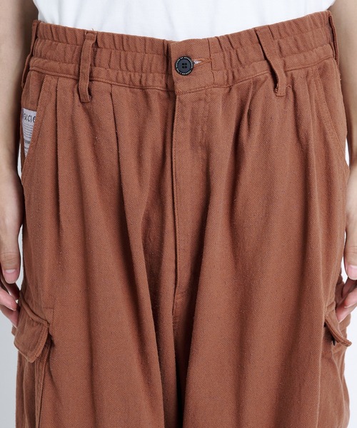 FACCIES（ファチーズ）の「【FACCIES/ファッチーズ】Silk Nep Wide Tuck Cargo Pt（カーゴパンツ・メンズ・ブラック/レッド・1/2）」の11枚目の写真