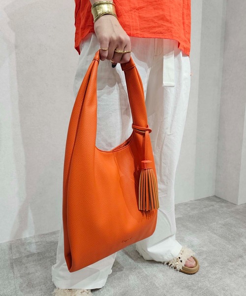 Ungrid（アングリッド）の「【Ungrid/アングリッド】　ソフトシュリンク　ビッグタッセル　マルシェバッグ（ショルダーバッグ・レディース・オフホワイト/シルバー/ブラック/オリーブ/グレイッシュベージュ/グリーン/キャメル/イエロー/オレンジ/ゴールド・FREE）」の8枚目の写真