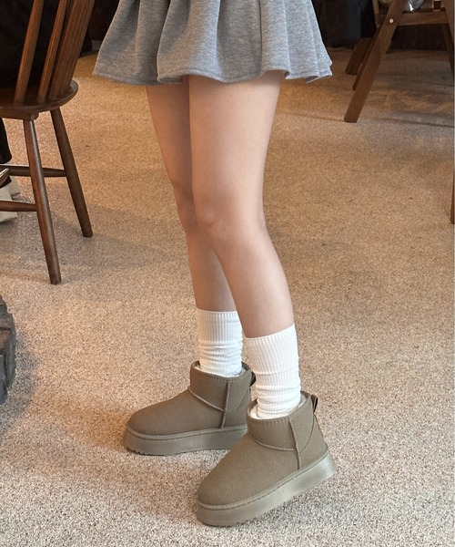 by muni:r（バイ ムニール）の「厚底ショートムートンブーツ（ブーツ・レディース・キャメル/カーキ/ブラック・MEDIUM/LARGE/SMALL）」の11枚目の写真