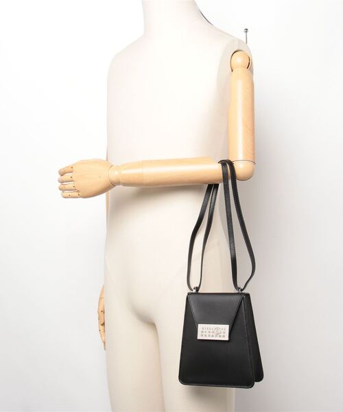 MM6 Maison Margiela（ｴﾑｴﾑｼｯｸｽ ﾒｿﾞﾝ ﾏﾙｼﾞｪﾗ）の「NUMBERS VERTICAL MINI BAG（ショルダーバッグ・レディース・ブラック・ONE SIZE）」の5枚目の写真