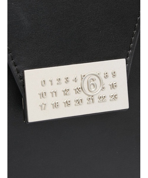 MM6 Maison Margiela（ｴﾑｴﾑｼｯｸｽ ﾒｿﾞﾝ ﾏﾙｼﾞｪﾗ）の「NUMBERS VERTICAL MINI BAG（ショルダーバッグ・レディース・ブラック・ONE SIZE）」の7枚目の写真